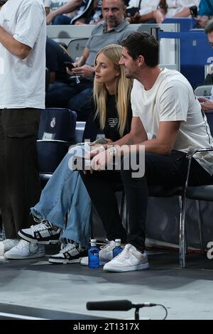 Mishel Gerzig et Thibaut courtois des Dallas Mavericks lors du match d'exposition entre Dallas Mavericks et Real Madrid au WiZink Center en octobre Banque D'Images