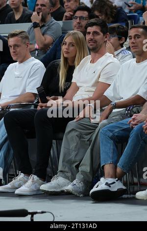 Mishel Gerzig et Thibaut courtois des Dallas Mavericks lors du match d'exposition entre Dallas Mavericks et Real Madrid au WiZink Center en octobre Banque D'Images