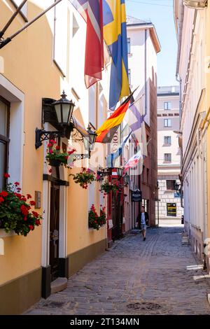 Une scène de rue de Vecpils ta (vieille ville), Riga, Lettonie. Banque D'Images