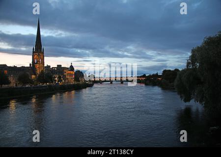 Pont de Smeaton et église St Matthew, Perth Banque D'Images