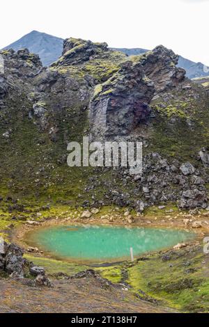 Landmannalaugar, un endroit dans la réserve naturelle islandaise de Fjallabak dans les Highlands. La région est largement connue pour ses sources chaudes géothermiques naturelles. Banque D'Images