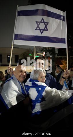 1 janvier 2014 : les gens assistent à un rassemblement en soutien à Israël organisé par la Fédération israélienne de Sao Paulo, à Sao Paulo, Brésil, le 10 octobre 2023. Des centaines de militants du Hamas ont attaqué Israël samedi, la fête juive de Simchat Torah, dans un assaut qui a eu lieu 50 ans après le déclenchement de la guerre israélo-arabe de 1973. Israël a déclaré la guerre au Hamas dimanche et a depuis déclenché des milliers de frappes aériennes sur les positions de la milice. (Image de crédit : © Cris Faga/ZUMA Press Wire) USAGE ÉDITORIAL SEULEMENT! Non destiné à UN USAGE commercial ! Banque D'Images