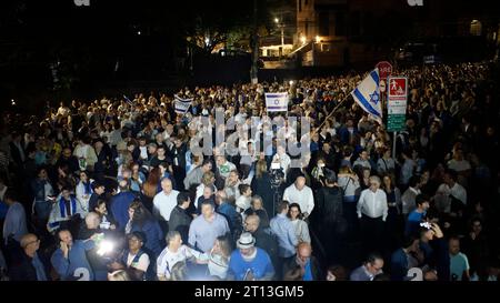 1 janvier 2014 : les gens assistent à un rassemblement en soutien à Israël organisé par la Fédération israélienne de Sao Paulo, à Sao Paulo, Brésil, le 10 octobre 2023. Des centaines de militants du Hamas ont attaqué Israël samedi, la fête juive de Simchat Torah, dans un assaut qui a eu lieu 50 ans après le déclenchement de la guerre israélo-arabe de 1973. Israël a déclaré la guerre au Hamas dimanche et a depuis déclenché des milliers de frappes aériennes sur les positions de la milice. (Image de crédit : © Cris Faga/ZUMA Press Wire) USAGE ÉDITORIAL SEULEMENT! Non destiné à UN USAGE commercial ! Banque D'Images