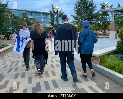 Sandy Springs, Géorgie, États-Unis. 10 octobre 2023. Des milliers de personnes représentant la diversité de la communauté juive se dirigent vers un événement de solidarité avec Israël à la suite des attaques meurtrières de weekendÃs par le Hamas. (Image de crédit : © Sue Dorfman/ZUMA Press Wire) USAGE ÉDITORIAL SEULEMENT! Non destiné à UN USAGE commercial ! Banque D'Images