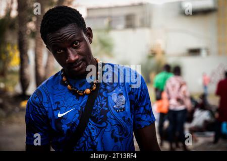 Les migrants africains sont bloqués à Hermosillo Sonora Mexique en transit vers les États-Unis. Citoyens sénégalais à la gare routière de Tufesa. La société de transport leur a refusé la vente de billets de camion faute de documents prouvant leur identité. (© photo Luis Gutierrez by NortePhoto.com) migrantes africanos quedan varados en Hermosillo Sonora Mexico en transito hacia Estados Unidos. ciudadanos Senegal en la estacion de autobuses Tufesa . La empresa de transporte les ha negado la venta de boletos de camiones dedido falta de documentos que acrediten su identidad.. (© photo Luis Gutierrez par Banque D'Images