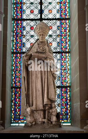 Statue dans une église catholique en France Banque D'Images