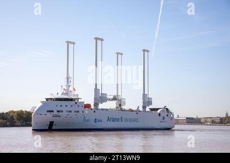 Bordeaux , France - 10 06 2023 : Canopée Canopy ariane groupe jifmar bateau cargo équipé de quatre ailes articulées automatisées pour ariane 6 Banque D'Images