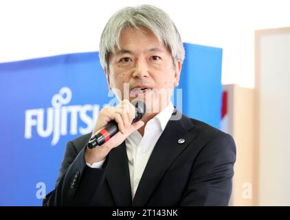 Kawasaki, Japon. 11 octobre 2023. Le géant japonais de l'informatique Fujitsu, vice-président exécutif et directeur de la recherche Fujitsu Seishi Okamoto, parle de la stratégie de l'entreprise en matière de recherche et développement au laboratoire Fujitsu de Kawasaki, en banlieue de Tokyo, le mercredi 11 octobre 2023. (Photo de Yoshio Tsunoda/AFLO) Banque D'Images