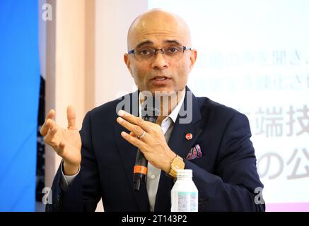 Kawasaki, Japon. 11 octobre 2023. Le géant japonais de l'informatique Fujitsu, Vivek Mahajan, vice-président directeur et directeur de la technologie, parle de la stratégie de l'entreprise en matière de recherche et développement au laboratoire Fujitsu de Kawasaki, en banlieue de Tokyo, le mercredi 11 octobre 2023. (Photo de Yoshio Tsunoda/AFLO) Banque D'Images