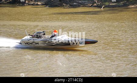 Echuca Victoria Australie, 26 mars 2023. Concurrent Venom 37 participant à la course de ski nautique Murray River Southern 80 Banque D'Images