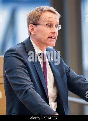 Kiel, Allemagne. 11 octobre 2023. Daniel Günther (CDU), ministre-président du Schleswig-Holstein, prend la parole au Parlement de l'État de Kiel lors d'une heure d'actualité intitulée "solidarité avec Israël". Crédit : Frank Molter/dpa/Alamy Live News Banque D'Images