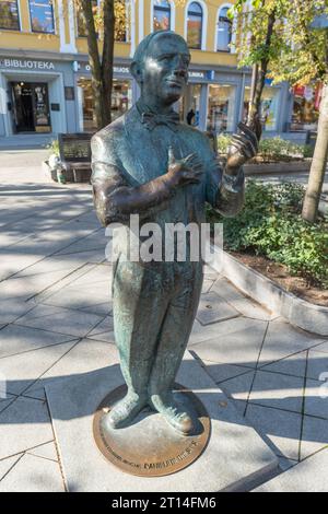 Kaunas, Lituanie 16 AOÛT 2023. Statue de Danielius Dolskis, chanteur lituanien Banque D'Images