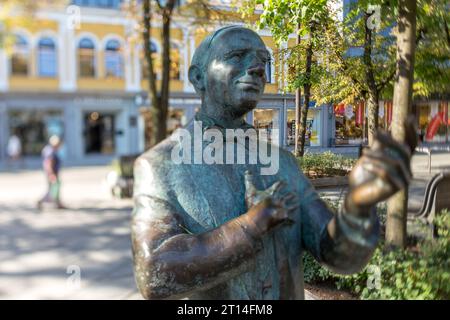 Kaunas, Lituanie 16 AOÛT 2023. Statue de Danielius Dolskis, chanteur lituanien Banque D'Images