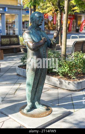 Kaunas, Lituanie 16 AOÛT 2023. Statue de Danielius Dolskis, chanteur lituanien Banque D'Images