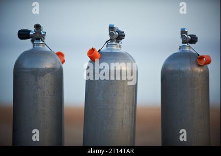 Collection de gray plongée sous les réservoirs d'oxygène de l'air la queue d'attente. Banque D'Images