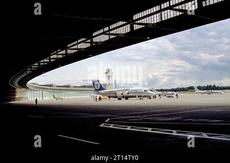 Un avion à réaction Sabena BAe 146 à l'aéroport de Tempelhof en 1995 Banque D'Images