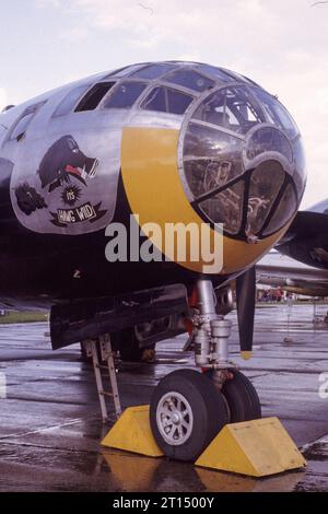 Musée de l'aviation de Duxford dans les années 1980 avec un Boeing superfortress Banque D'Images