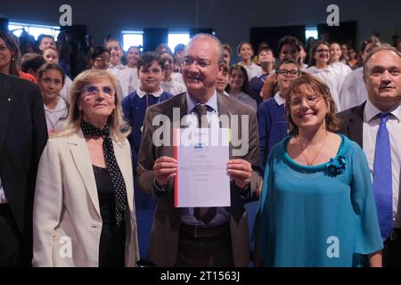 Italie : Giuseppe Valditara à Caivano le ministre de l éducation et du mérite du gouvernement Meloni, Giuseppe Valditara, signe à Caivano le protocole Agenda Sud qui fournit une aide aux écoles locales. DSCF1656 Copyright : xAntonioxBalascox Banque D'Images