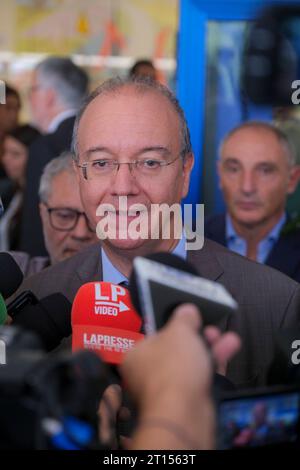 Italie : Giuseppe Valditara à Caivano le ministre de l éducation et du mérite du gouvernement Meloni, Giuseppe Valditara, signe à Caivano le protocole Agenda Sud qui fournit une aide aux écoles locales. DSCF1712 Copyright : xAntonioxBalascox Banque D'Images