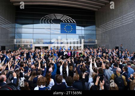 Bruxelles, Belgique. 11 octobre 2023. Bruxelles, Belgique, le 11 octobre 2023. Les gens participent au moment solennel sur le Parlement européen en solidarité des victimes des attentats de la terreur en Israël. Bruxelles, Belgique, le 11 octobre 2023. Crédit : ALEXANDROS MICHAILIDIS/Alamy Live News Banque D'Images