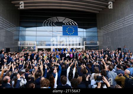 Bruxelles, Belgique. 11 octobre 2023. Bruxelles, Belgique, le 11 octobre 2023. Les gens participent au moment solennel sur le Parlement européen en solidarité des victimes des attentats de la terreur en Israël. Bruxelles, Belgique, le 11 octobre 2023. Crédit : ALEXANDROS MICHAILIDIS/Alamy Live News Banque D'Images