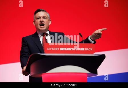 Liverpool, Royaume-Uni. 11 octobre 2023. Jonathan Ashworth, Shadow Paymaster General, prononce son discours liminaire à la Conférence du Parti travailliste ion Liverpool. Crédit : Karl Black/Alamy Live News Banque D'Images