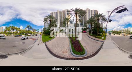 Vue panoramique à 360° de Sunny Isles Beach, FL, USA - 6 octobre 2023 : 360 photo équirectangulaire Ocean One condominium