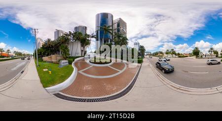 Vue panoramique à 360° de Sunny Isles Beach, FL, USA - 6 octobre 2023 : 360 photo équirectangulaire Millennium Condominium