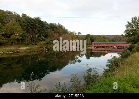 Pont couvert de Taftsville, village de Taftsville à Woodstock, Vermont, États-Unis. Banque D'Images