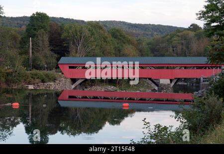 Pont couvert de Taftsville, village de Taftsville à Woodstock, Vermont, États-Unis. Banque D'Images