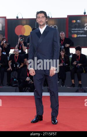 VENISE, ITALIE - SEPTEMBRE 05 : le réalisateur Pietro Castellitto assiste au tapis rouge du film 'Enea' au 80e Festival International du film de Venise Banque D'Images