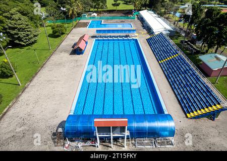 Vue aérienne de la piscine olympique extérieure dans le parc Sabana à San Jose Costa Rica Banque D'Images