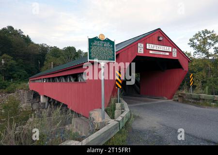 Pont couvert de Taftsville, village de Taftsville à Woodstock, Vermont, États-Unis. Banque D'Images