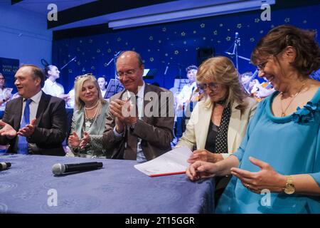 Napoli, Italie. 11 octobre 2023. Le ministre de l'éducation et du mérite du gouvernement Meloni, Giuseppe Valditara, signe le protocole Agenda Sud à Caivano, qui fournit une aide aux écoles locales. Crédit : Agence photo indépendante/Alamy Live News Banque D'Images