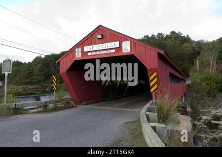 Pont couvert de Taftsville, village de Taftsville à Woodstock, Vermont, États-Unis. Banque D'Images