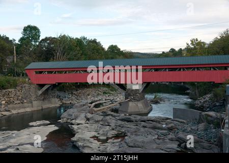 Pont couvert de Taftsville, village de Taftsville à Woodstock, Vermont, États-Unis. Banque D'Images