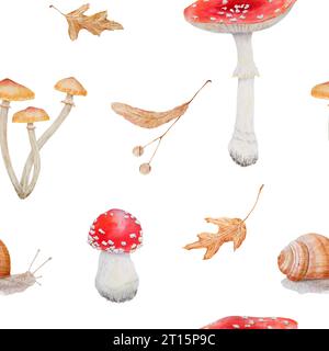 Modèle sans couture avec agaric de mouche rouge, feuilles sèches, graines de tilleul, escargot, champignon toxique. Galerina marginata, Amanita muscaria . Main aquarelle Banque D'Images