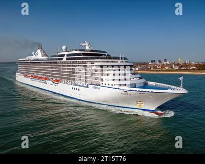 Marina est un navire de croisière de classe Océanie exploité par Oceania Cruises, qui fait partie de Norwegian Cruise Line Holdings. Banque D'Images
