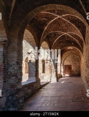 Le beau village de Suvereto sur un après-midi d'été ensoleillé. Province of Livourne, Toscane, Italie. Banque D'Images
