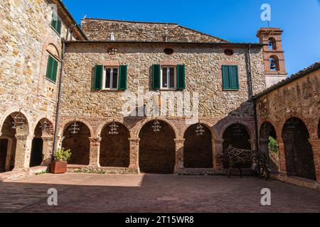 Le beau village de Suvereto sur un après-midi d'été ensoleillé. Province of Livourne, Toscane, Italie. Banque D'Images
