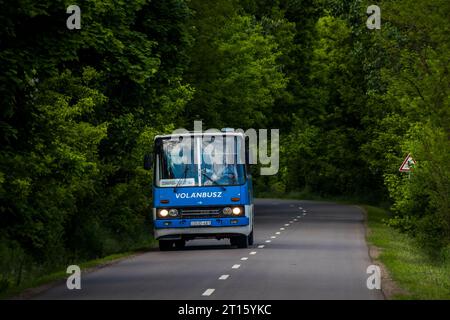 2.06.2021. Hongrie, entre Terpes et Bukkszek. Un des nombreux Ikarus 256 à Eger affecté aux routes locales autour de Petervasara. Banque D'Images