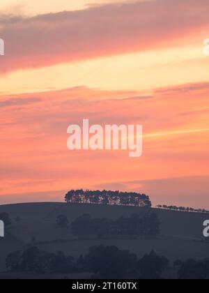 Belle couleur et lumière dramatique au coucher du soleil dans la vallée de Clun, South Shropshire, Angleterre, Royaume-Uni Banque D'Images