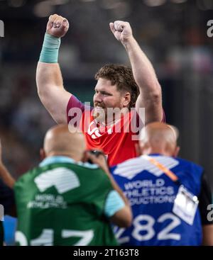 Ryan Crouser, des États-Unis, célèbre après avoir remporté la finale du lancer du poids masculin aux Championnats du monde d’athlétisme au Centre national d’athlétisme de Bud Banque D'Images