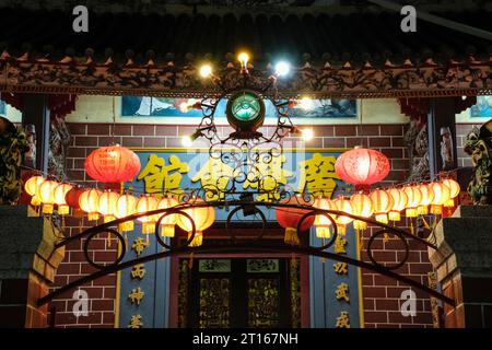 CAN Tho, Vietnam. Entrée du temple ONG (Chua ONG). La nuit. Banque D'Images