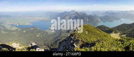 Vue panoramique depuis Herzogstand du lac Kochel et du lac Walchen, Bavière, Allemagne Banque D'Images