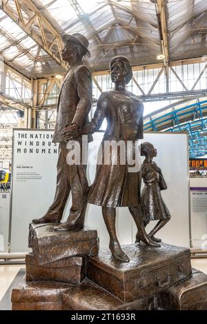 Le National Windrush Monument à London Waterloo Station, Waterloo, London Borough of Lambeth, Greater London, Angleterre, Royaume-Uni Banque D'Images