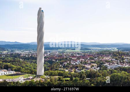 Tour d'essai TK-Elevator, Rottweil. tour d'essai de levage de 246 mètres de haut pour ascenseurs express et à grande vitesse. Le plus haut pont d'observation en Allemagne, Rottweil Banque D'Images