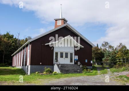 L'église anglicane Augustine à côté du parc communautaire de la famille Cranford à New Harbour, Terre-Neuve-et-Labrador, Canada Banque D'Images