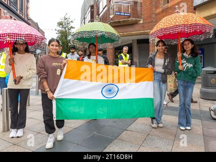 La Warrington Ethnic Communities Association (WECA) a tenu son festival annuel MELA qui a réussi à renforcer la cohésion communautaire et à soutenir l'intégration Banque D'Images