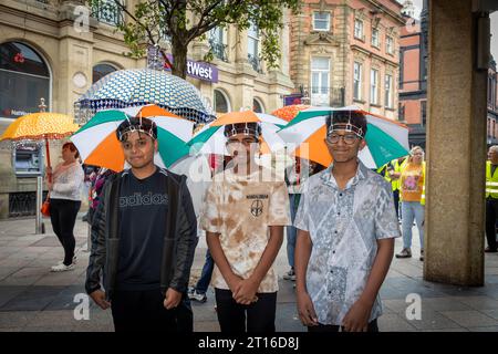 La Warrington Ethnic Communities Association (WECA) a tenu son festival annuel MELA qui a réussi à renforcer la cohésion communautaire et à soutenir l'intégration Banque D'Images